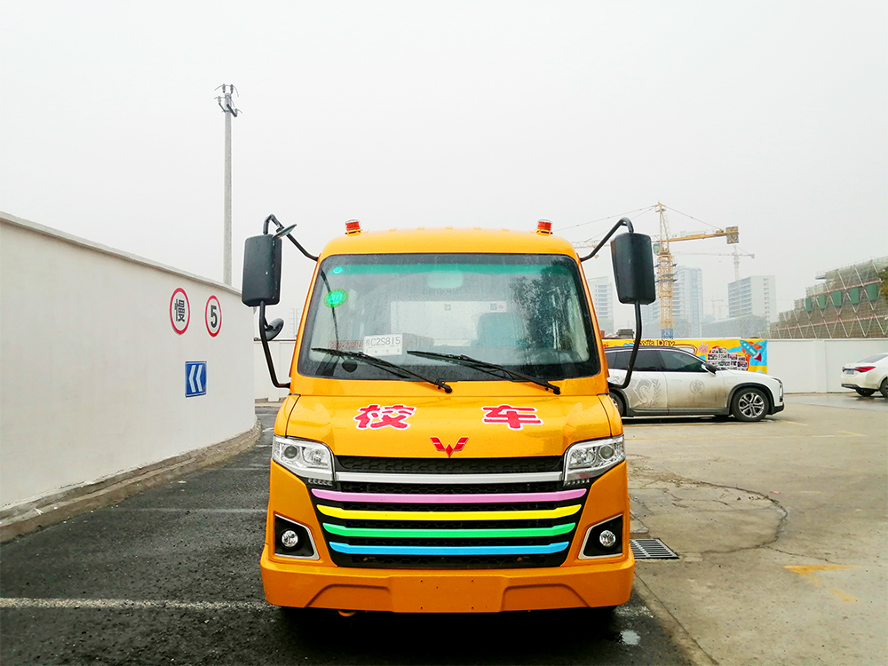 五菱校车接送车