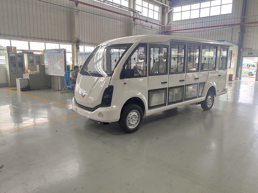 五菱封闭式国兵车14座